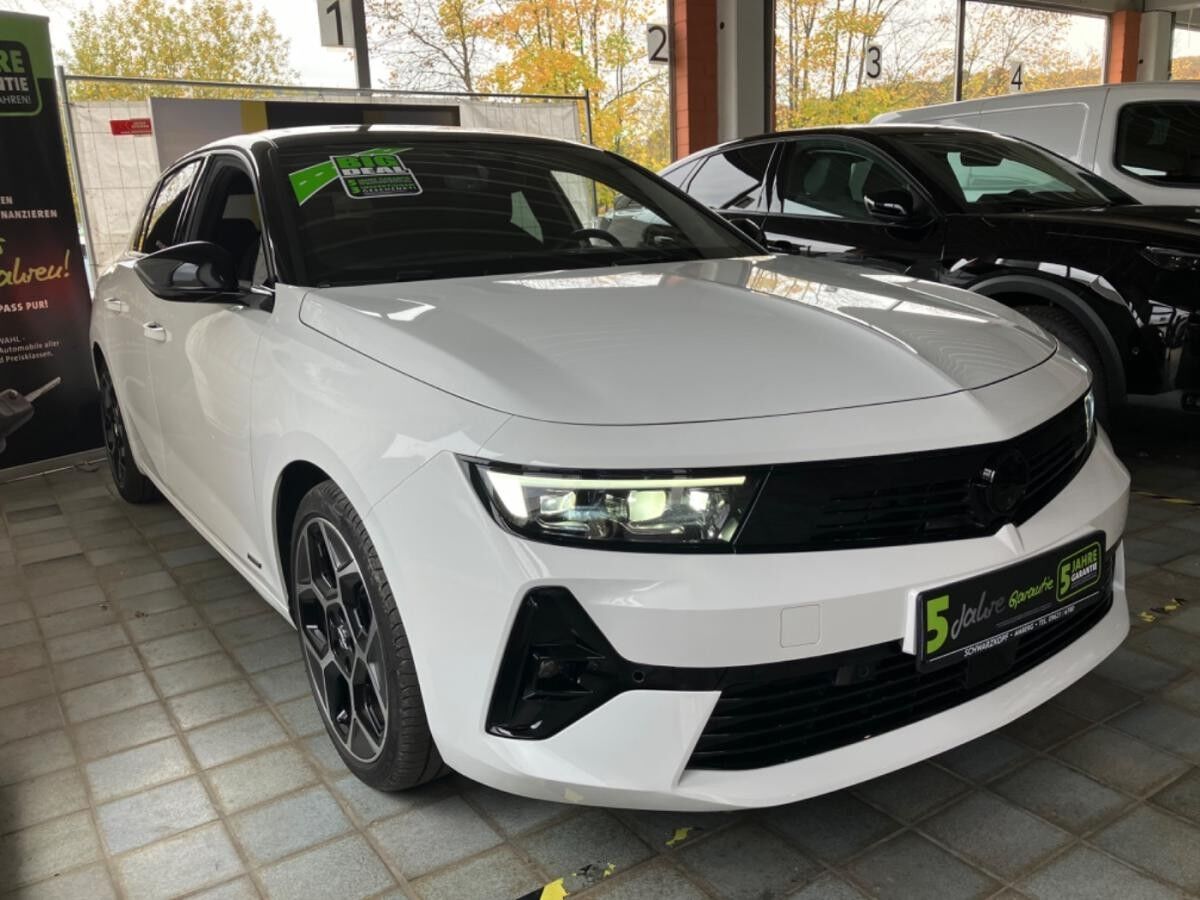 Opel Astra L 1.6 Turbo Plugin Ultimate ACC+Alcantara