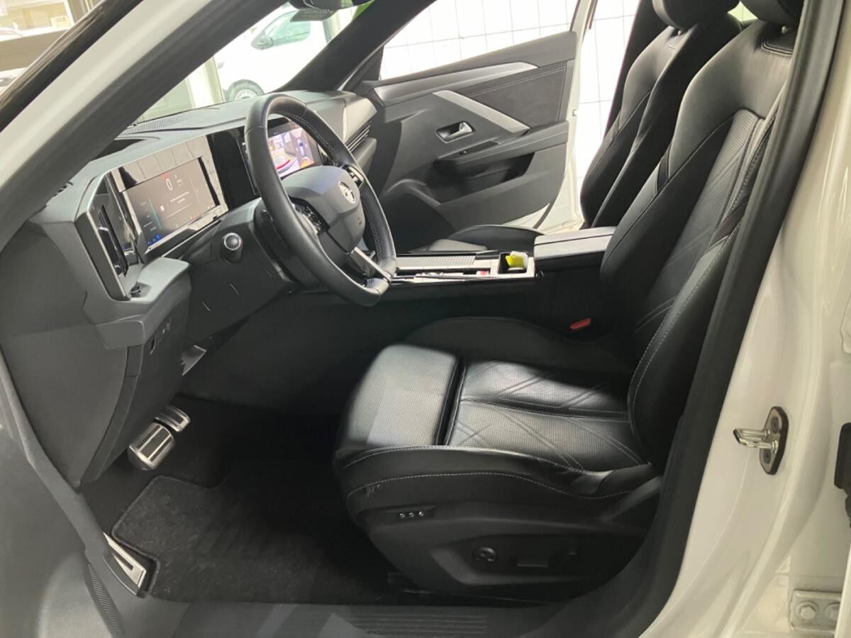 Opel Astra L 1.6 Turbo Plugin Ultimate ACC+Alcantara