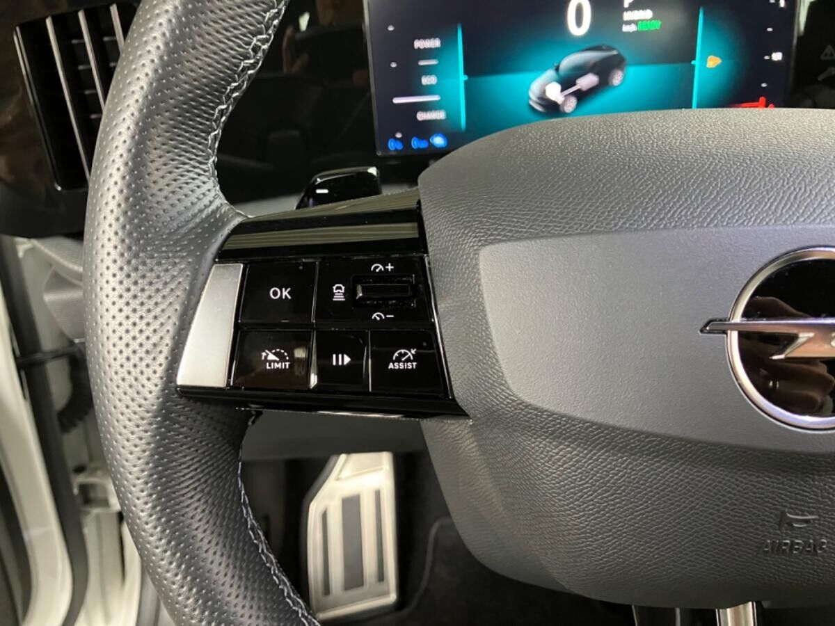 Opel Astra L 1.6 Turbo Plugin Ultimate ACC+Alcantara