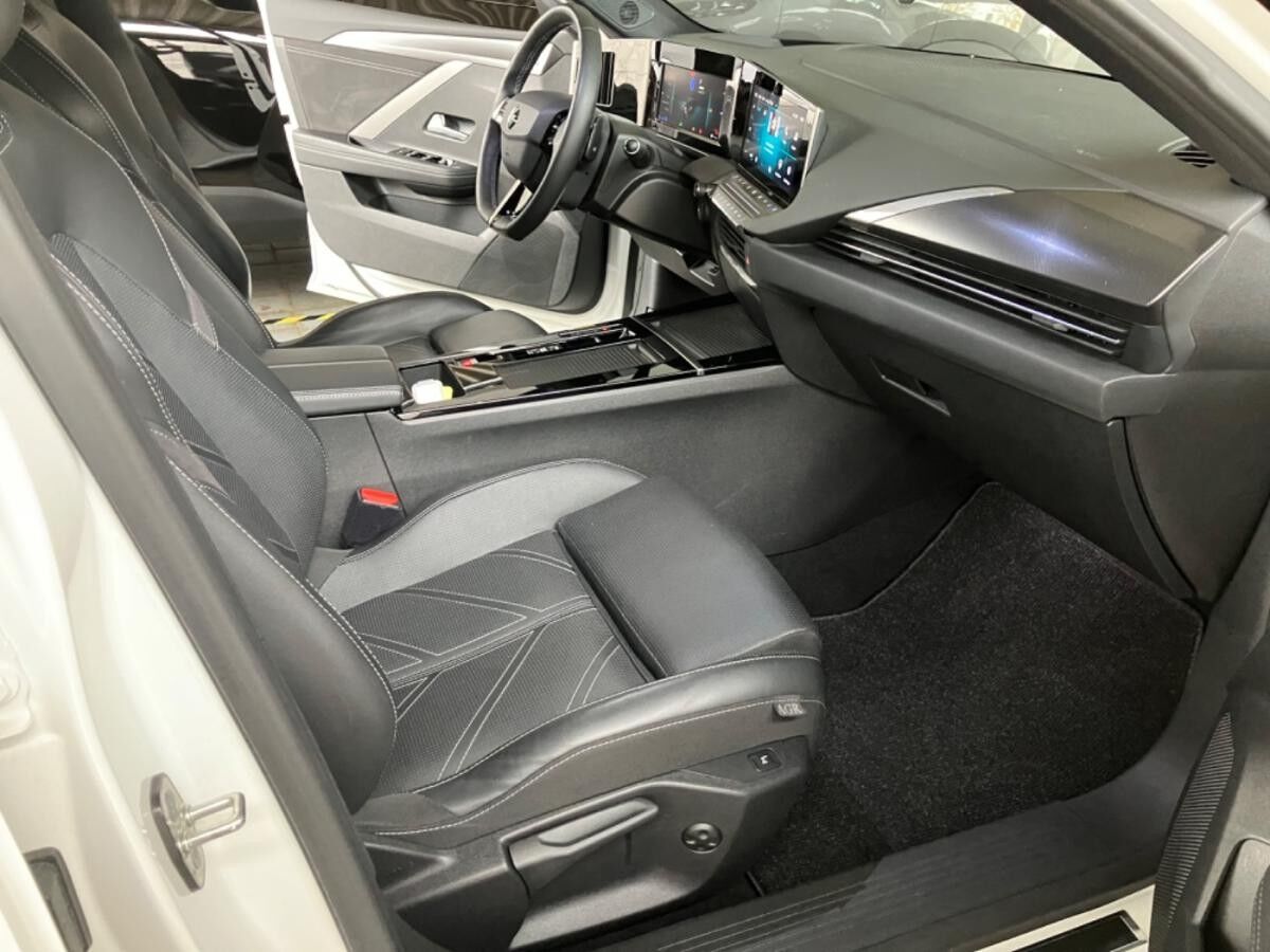 Opel Astra L 1.6 Turbo Plugin Ultimate ACC+Alcantara