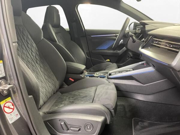 Audi A3 Sportback 35 TDI S line AHK Pano Matrix LM 19" RFK Carbon