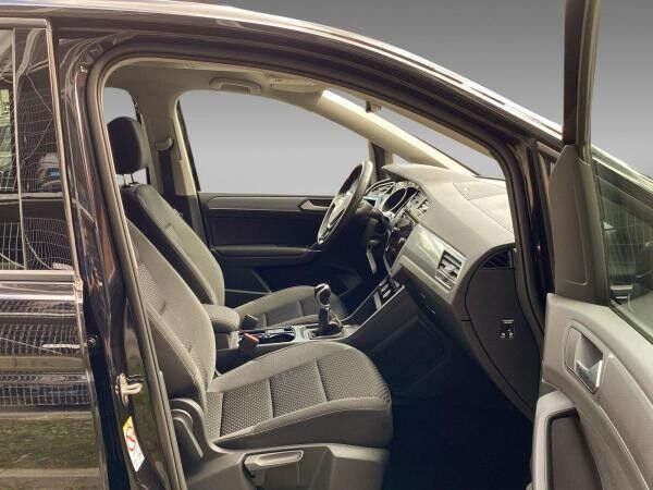 Volkswagen Touran 1.5 TSI Active Navi ACC CarPlay Sitzhzg