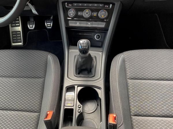 Volkswagen Touran 1.5 TSI Active Navi ACC CarPlay Sitzhzg