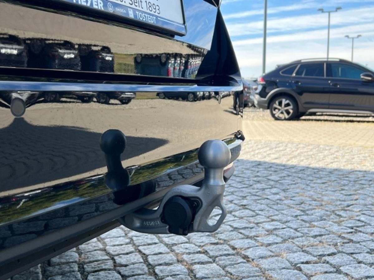 Skoda Superb Combi Selection 2.0 TDI DSG *AHK, Navi*