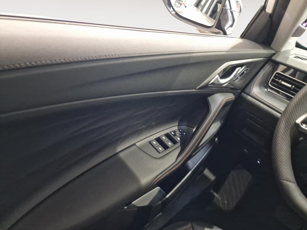 MG HS HEV LUX MY25 elektr.Heckklappe,Navi,360°Kamera