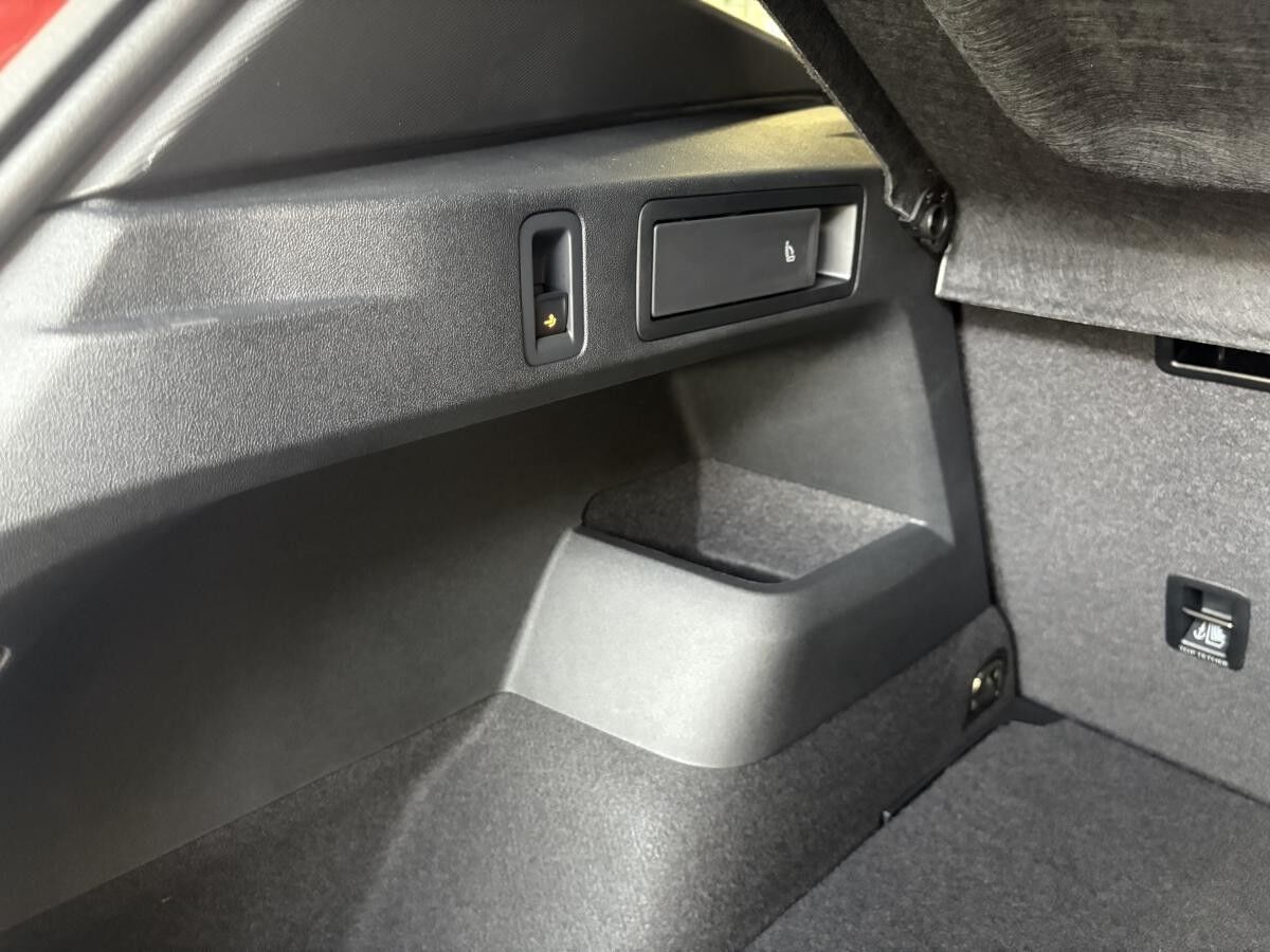 Volkswagen Tiguan R-Line 1,5 l eTSI 150 PS DSG/ AHZV/ LED-Matrix/ Pano-Dach/