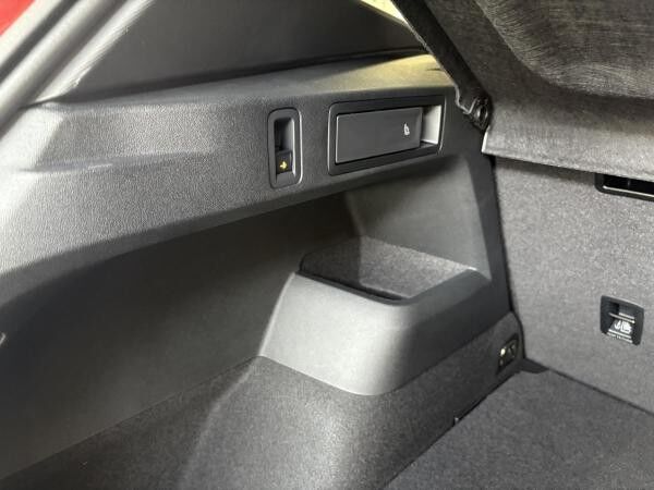 Volkswagen Tiguan R-Line 1,5 l eTSI 150 PS DSG/ AHZV/ LED-Matrix/ Pano-Dach/