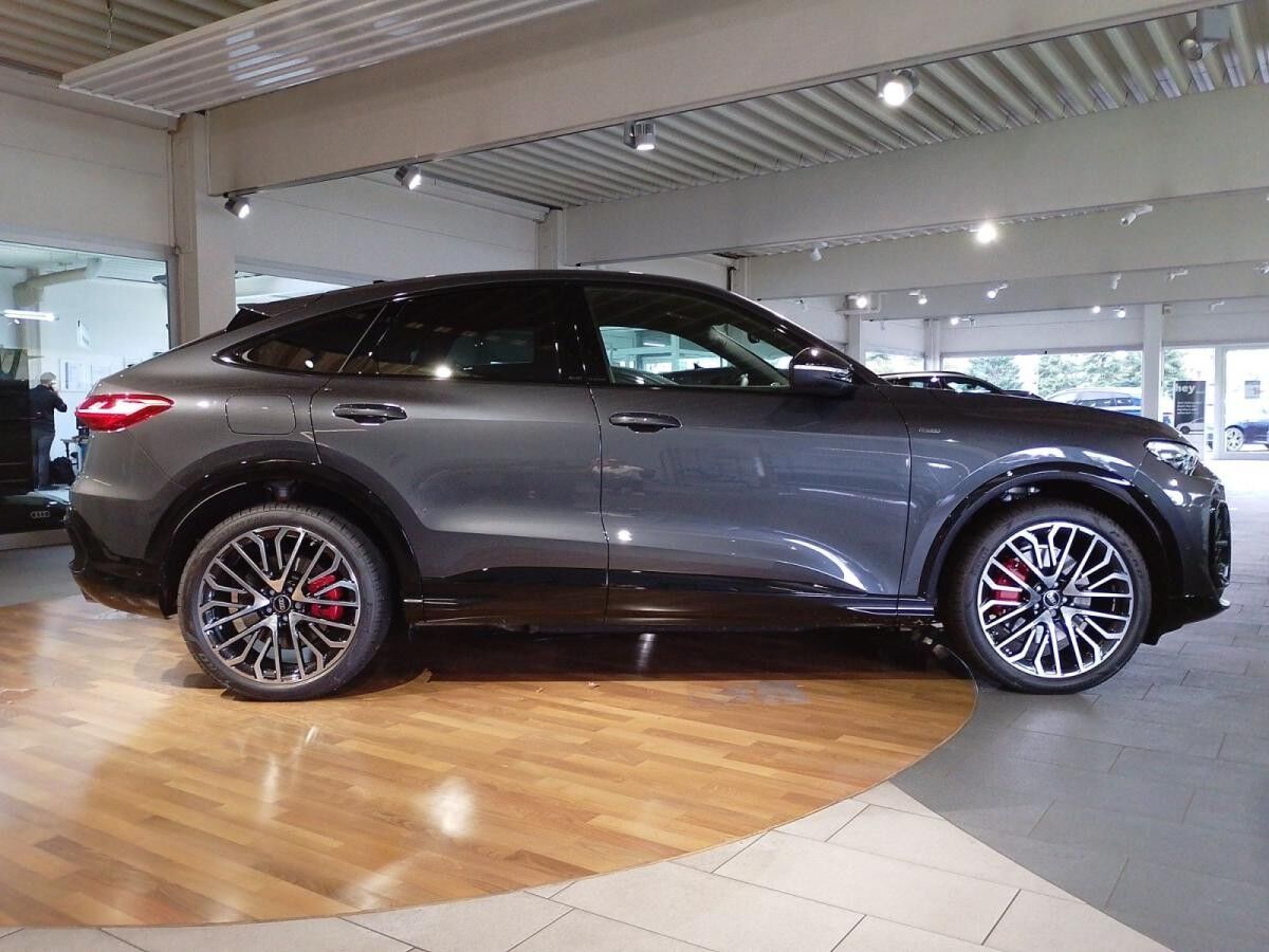 Audi Q5 Sportback edition one mit Akzenten mythosschwarz e-hybrid quattro S tronic