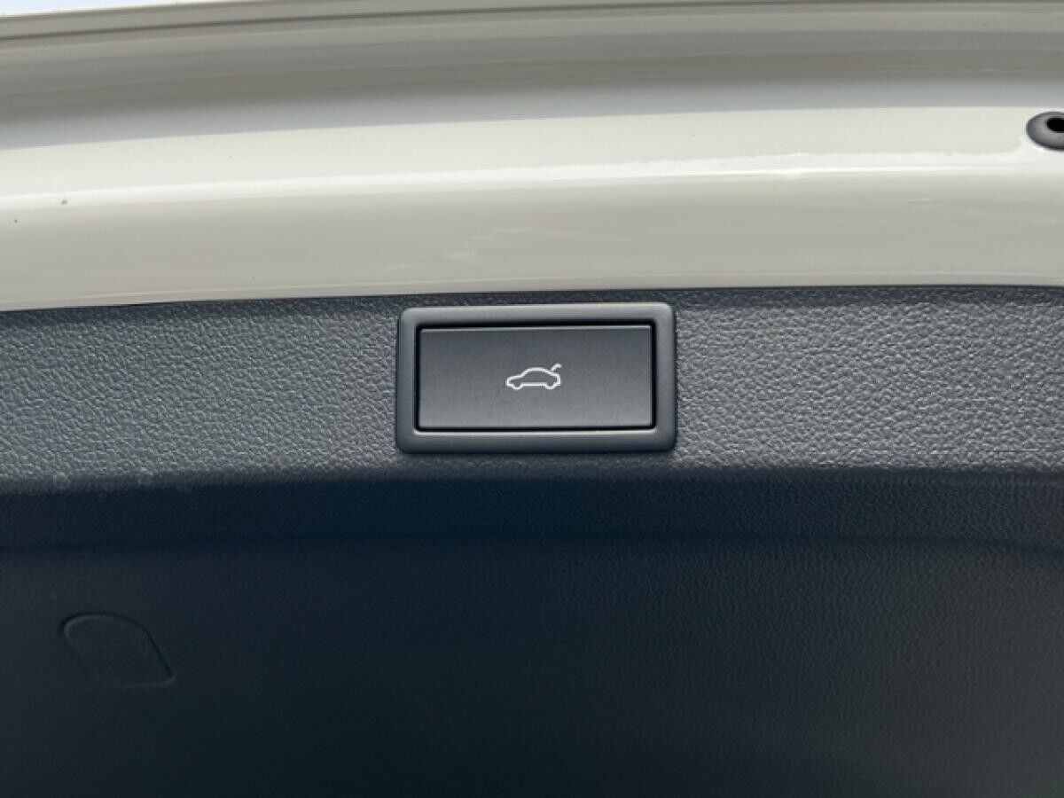 Skoda Octavia Combi TOUR 2.0 TDI DSG *AHK, Travel Assist*