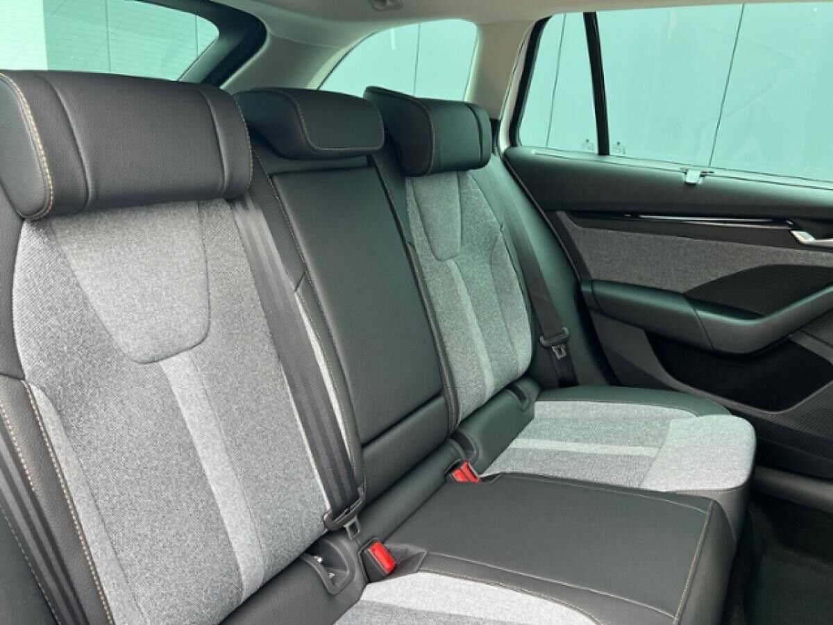 Skoda Octavia Combi TOUR 2.0 TDI DSG *AHK, Travel Assist*