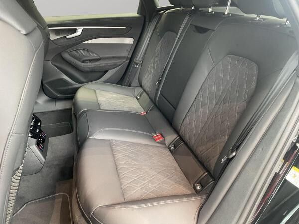 Audi A6 Avant e-hybrid qu S line Matrix B&O HuD 360°