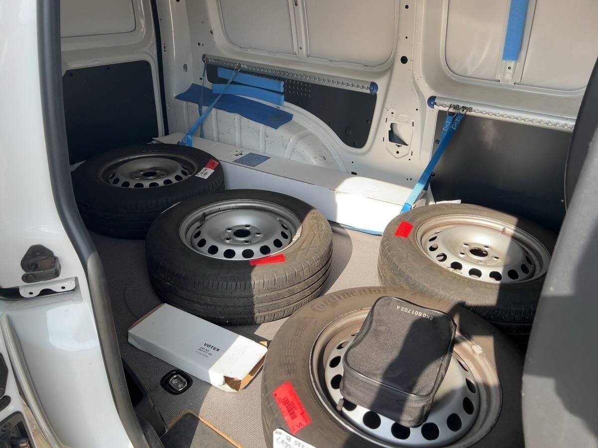 Volkswagen Caddy Cargo 2.0 TDI AHK Kamera Navi Volkswagen Caddy Cargo 2.0 TDI AHK Kamera Navi