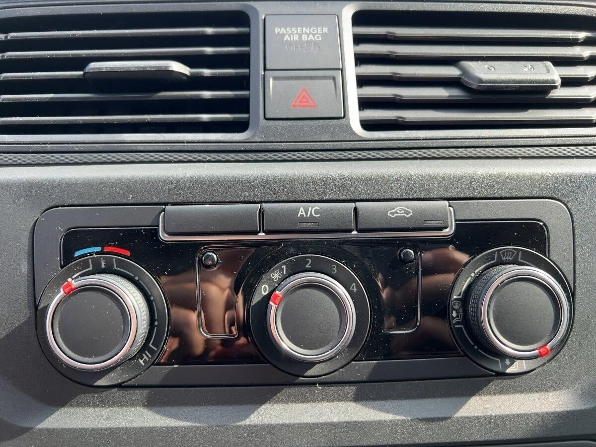 Volkswagen Caddy Cargo 2.0 TDI AHK Kamera Navi Volkswagen Caddy Cargo 2.0 TDI AHK Kamera Navi