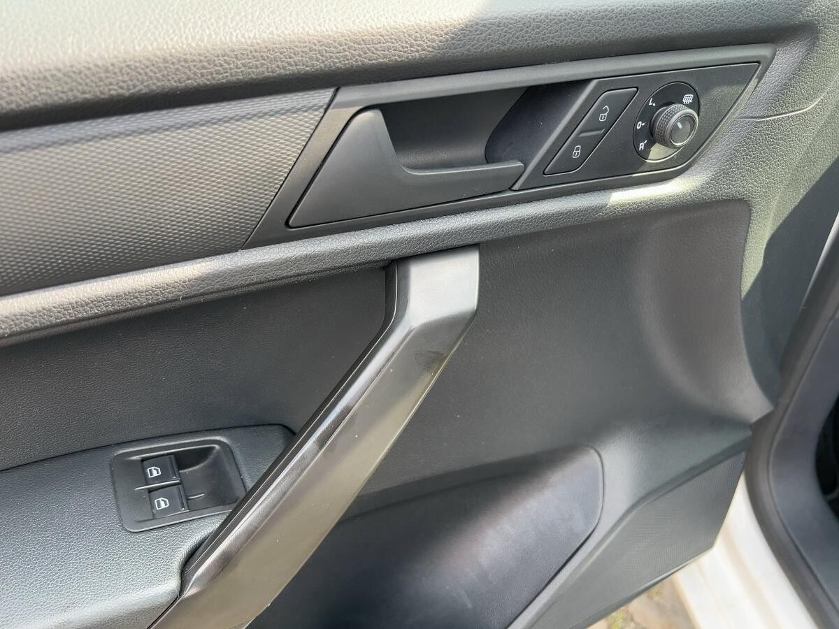 Volkswagen Caddy Cargo 2.0 TDI AHK Kamera Navi Volkswagen Caddy Cargo 2.0 TDI AHK Kamera Navi