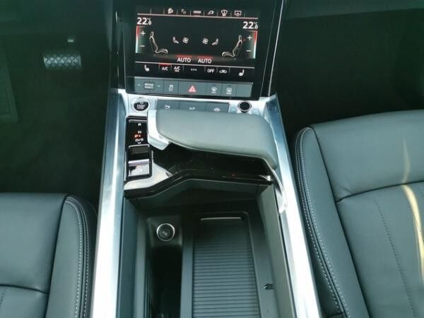 Audi Q8 e-tron 55 quattro advanced *HUD*