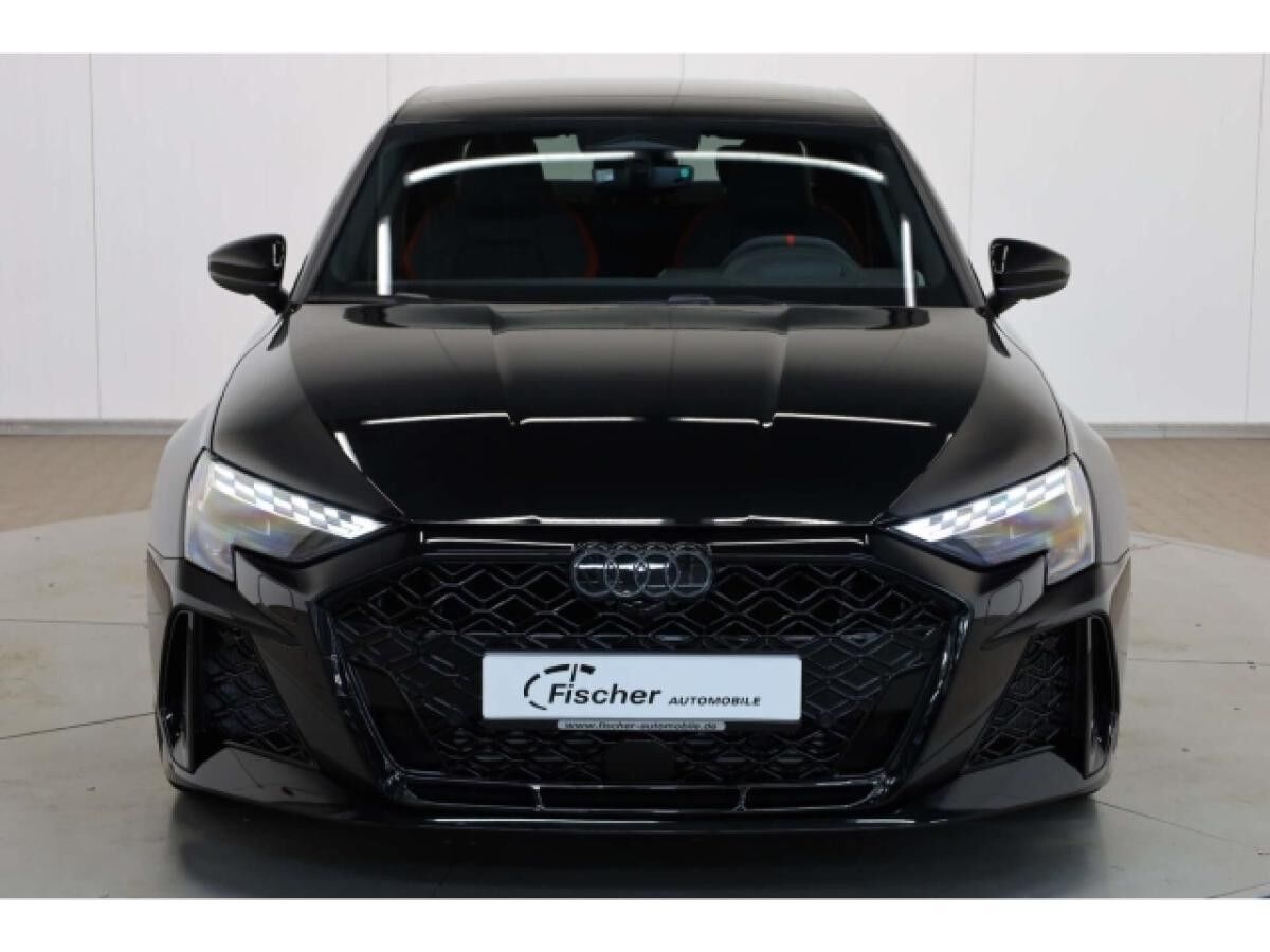 Audi RS3 Limousine TFSI quattro 280 km/h