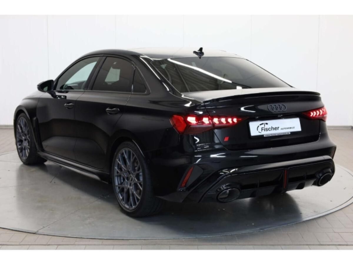 Audi RS3 Limousine TFSI quattro 280 km/h
