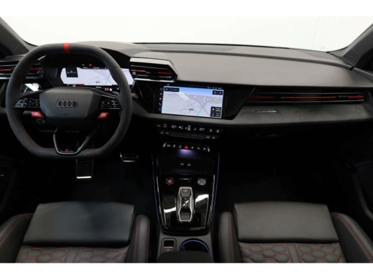 Audi RS3 Limousine TFSI quattro 280 km/h