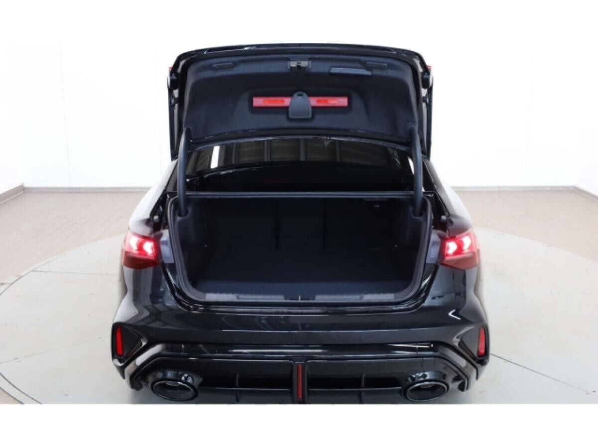 Audi RS3 Limousine TFSI quattro 280 km/h