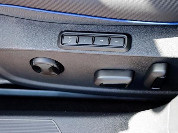 Volkswagen Golf R BLACK EDITION 2,0 l TSI 4M 7-Gang-DSG/AKRA/LEDER/PANO/HARMAN KARDON