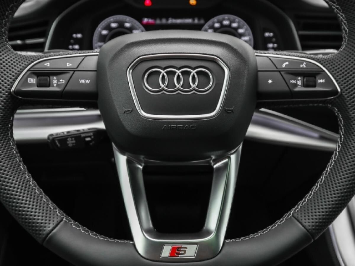 Audi Q7 55 TFSIe S line business AHK B&O Pano HUD