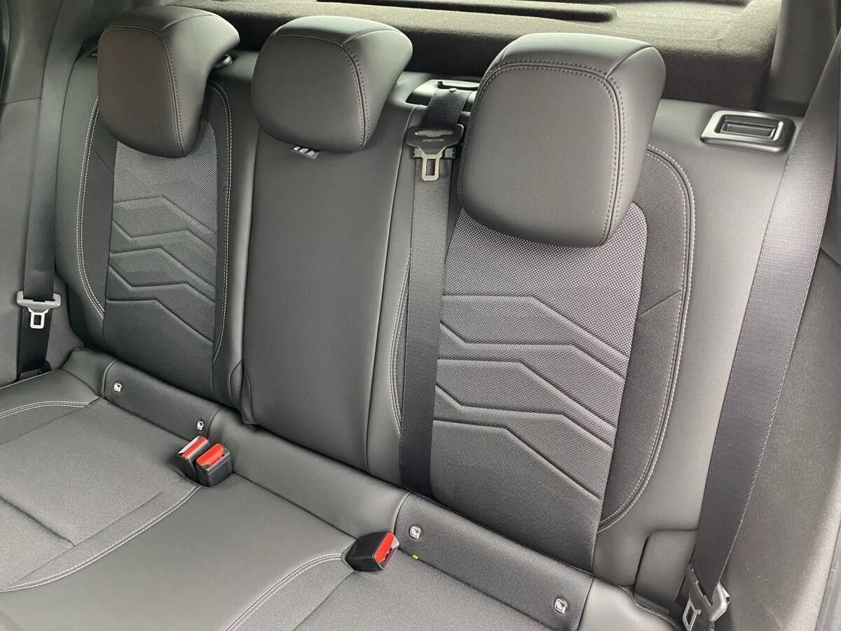 Jeep Avenger Summit MHEV Aut. Navi SHZ2 Jeep Avenger Summit MHEV Aut. Navi SHZ2