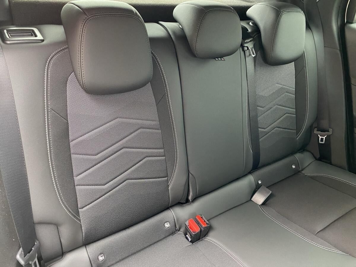 Jeep Avenger Summit MHEV Aut. Navi SHZ2 Jeep Avenger Summit MHEV Aut. Navi SHZ2