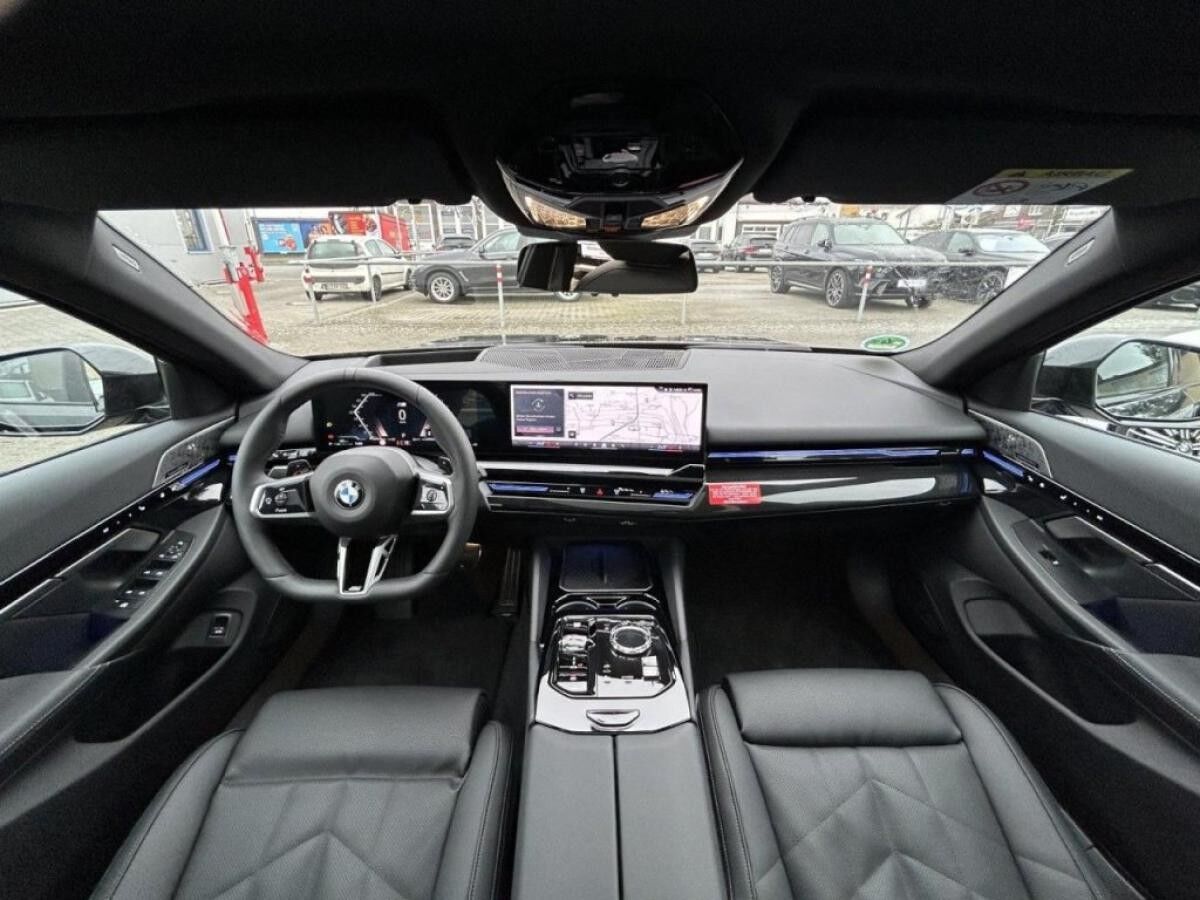 BMW 540 xDrive Touring MSportPro AHK Pano B&W DriAs (G61)