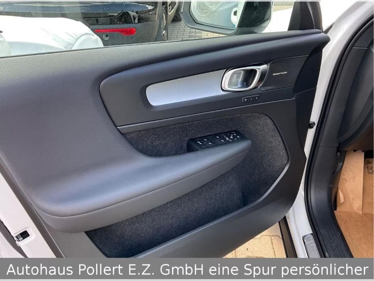 Volvo XC40 B3 Plus Black Edition *Sofort Verfügbar*