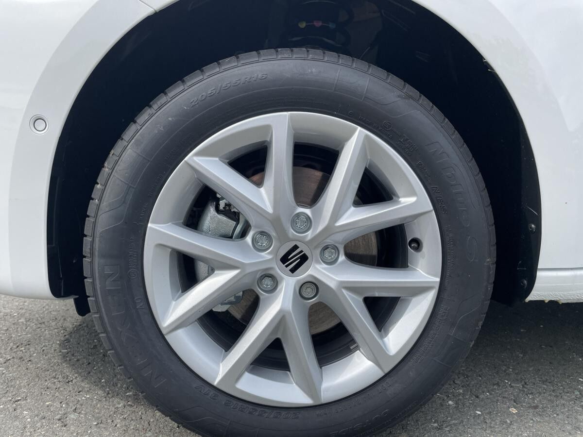 Seat Leon ROAD EDITION 1.5 eTSI DSG