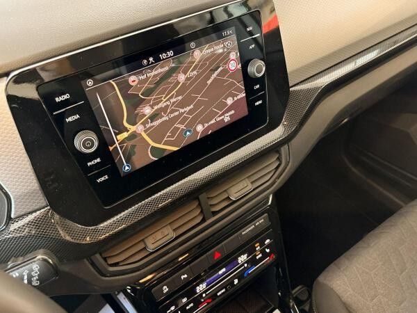 Volkswagen T-Cross 1.0 TSI Life DSG Navi CarPlay ACC Stzhzg