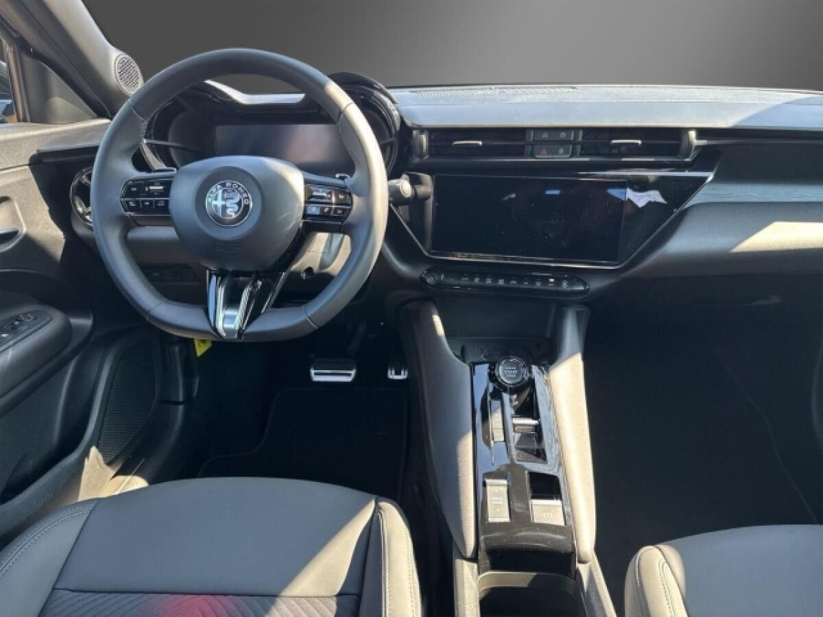 Alfa Romeo Junior Ibrida SPECIALE -Panoramadach - Technologie-Sport-Paket