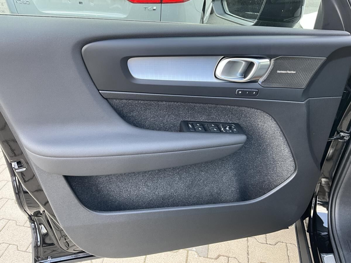 Volvo XC40 B4 Plus Black Edition *Sofort Verfügbar*