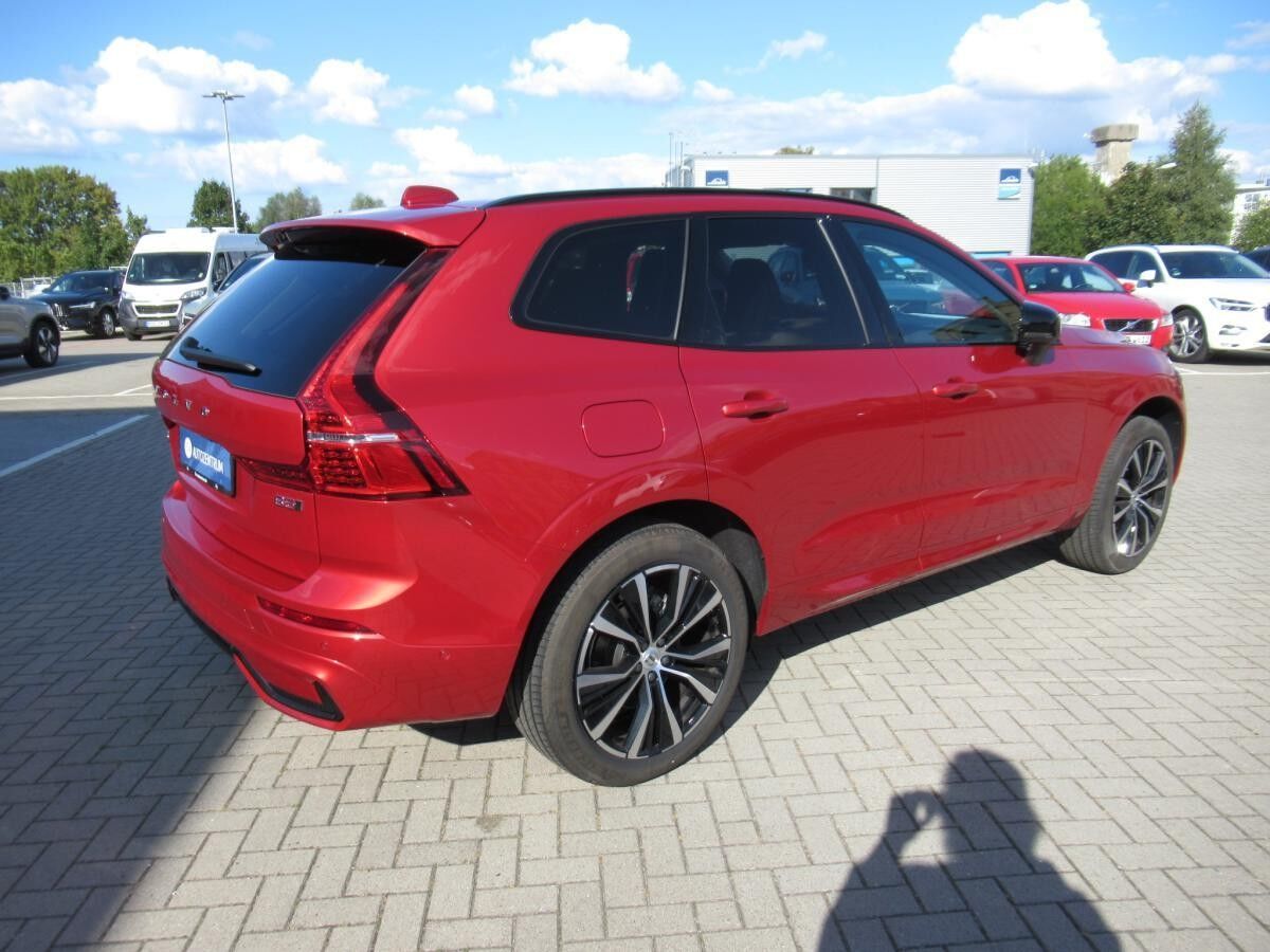 Volvo XC60 B5 AWD Plus Dark