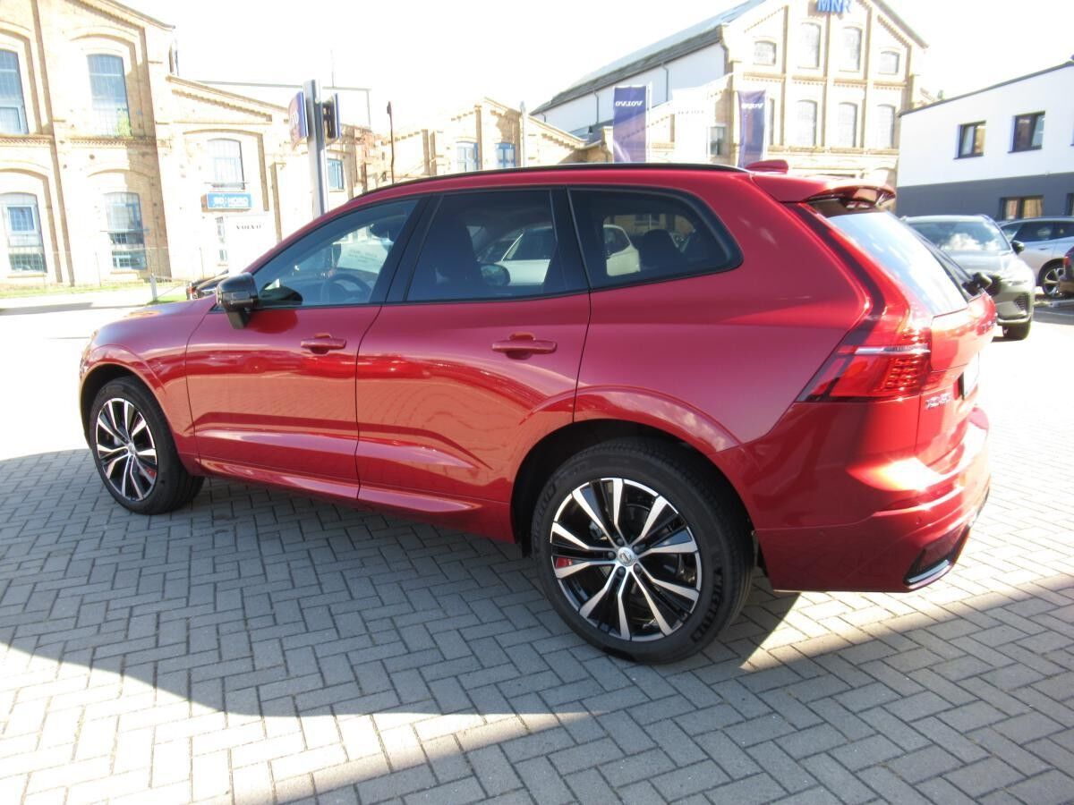 Volvo XC60 B5 AWD Plus Dark