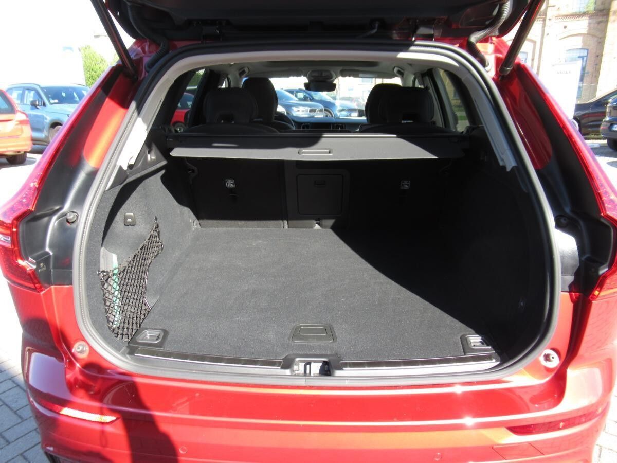 Volvo XC60 B5 AWD Plus Dark