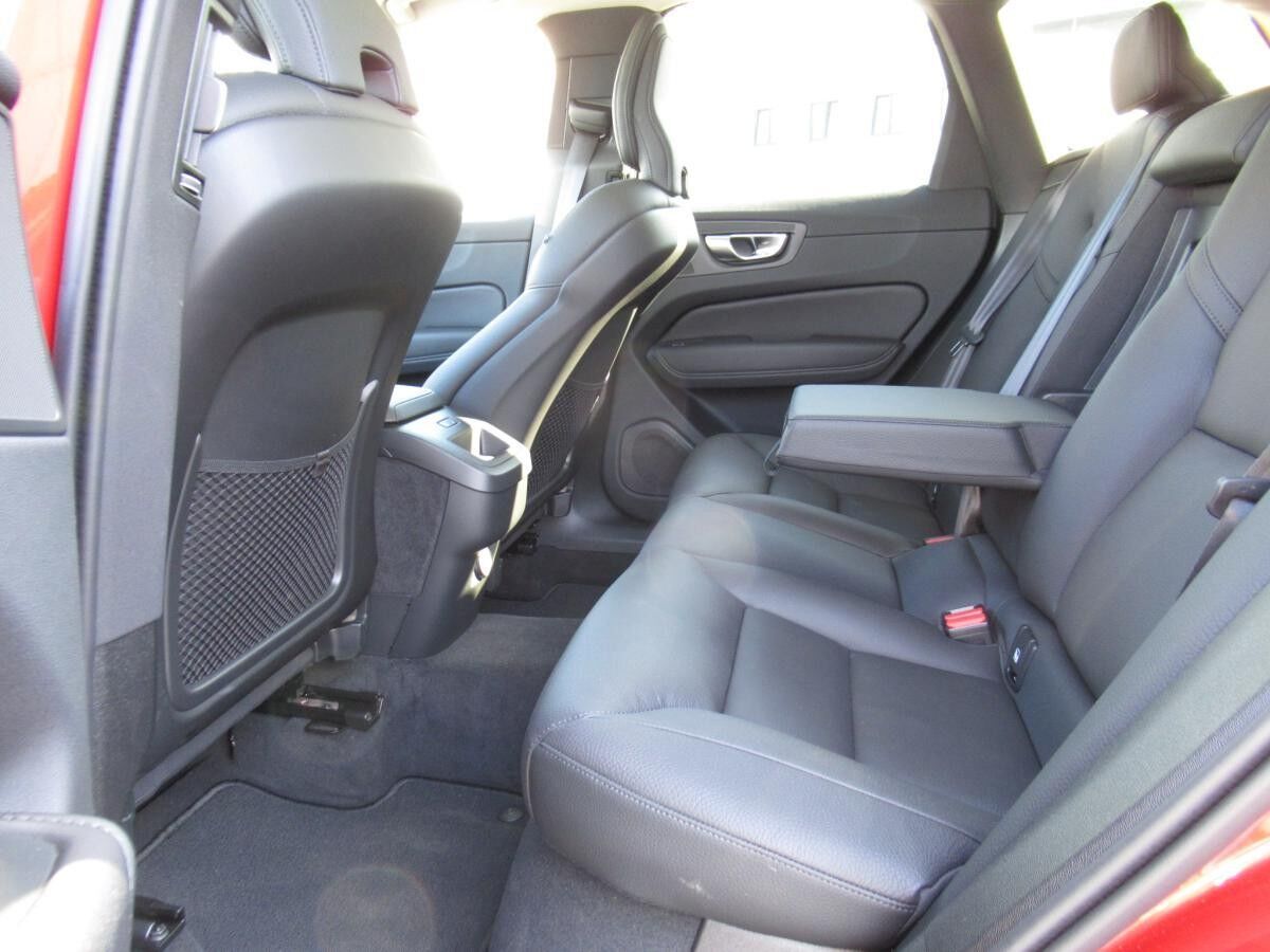 Volvo XC60 B5 AWD Plus Dark