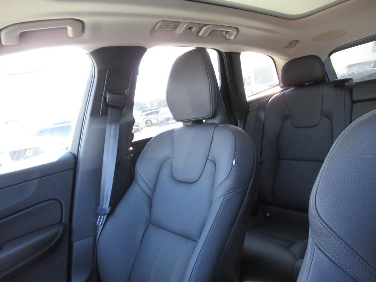 Volvo XC60 B5 AWD Plus Dark