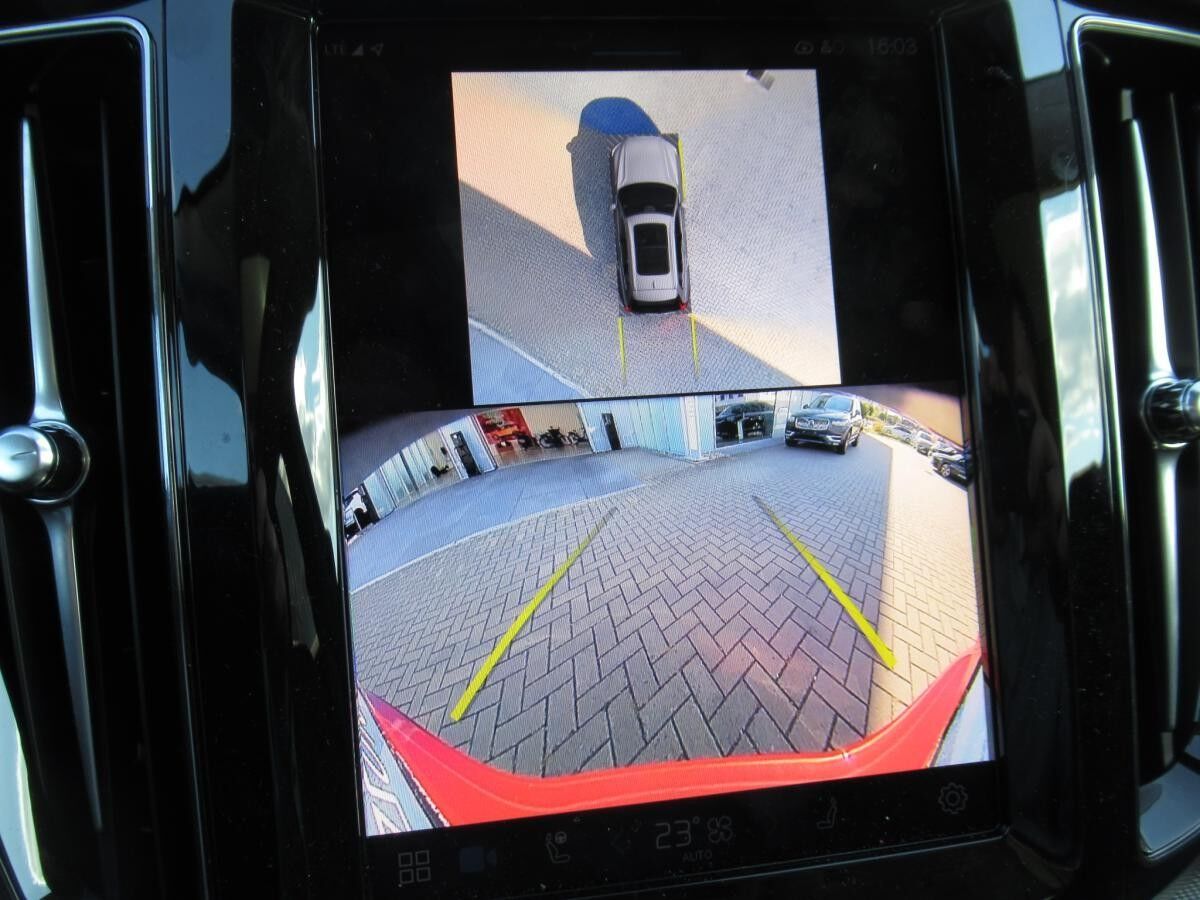 Volvo XC60 B5 AWD Plus Dark