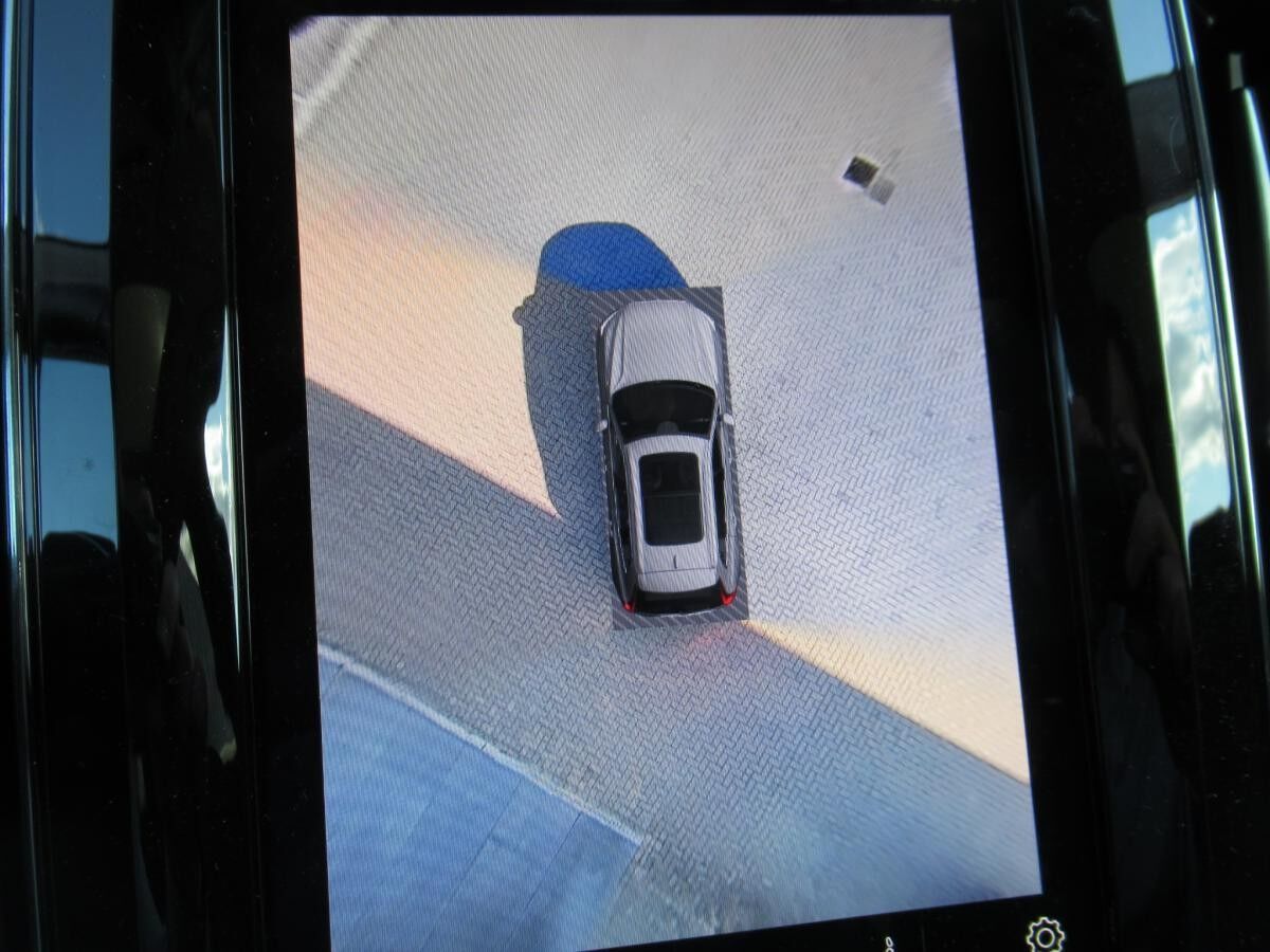 Volvo XC60 B5 AWD Plus Dark