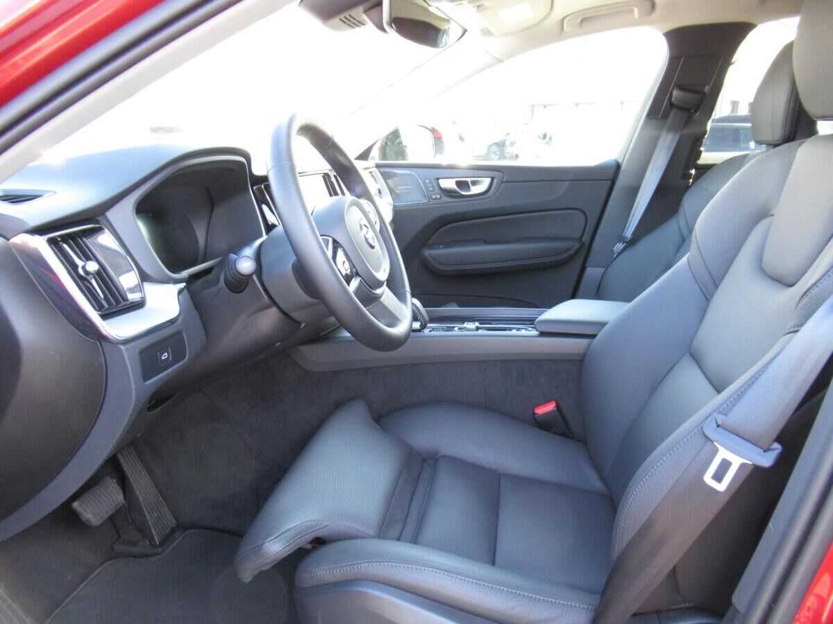 Volvo XC60 B5 AWD Plus Dark