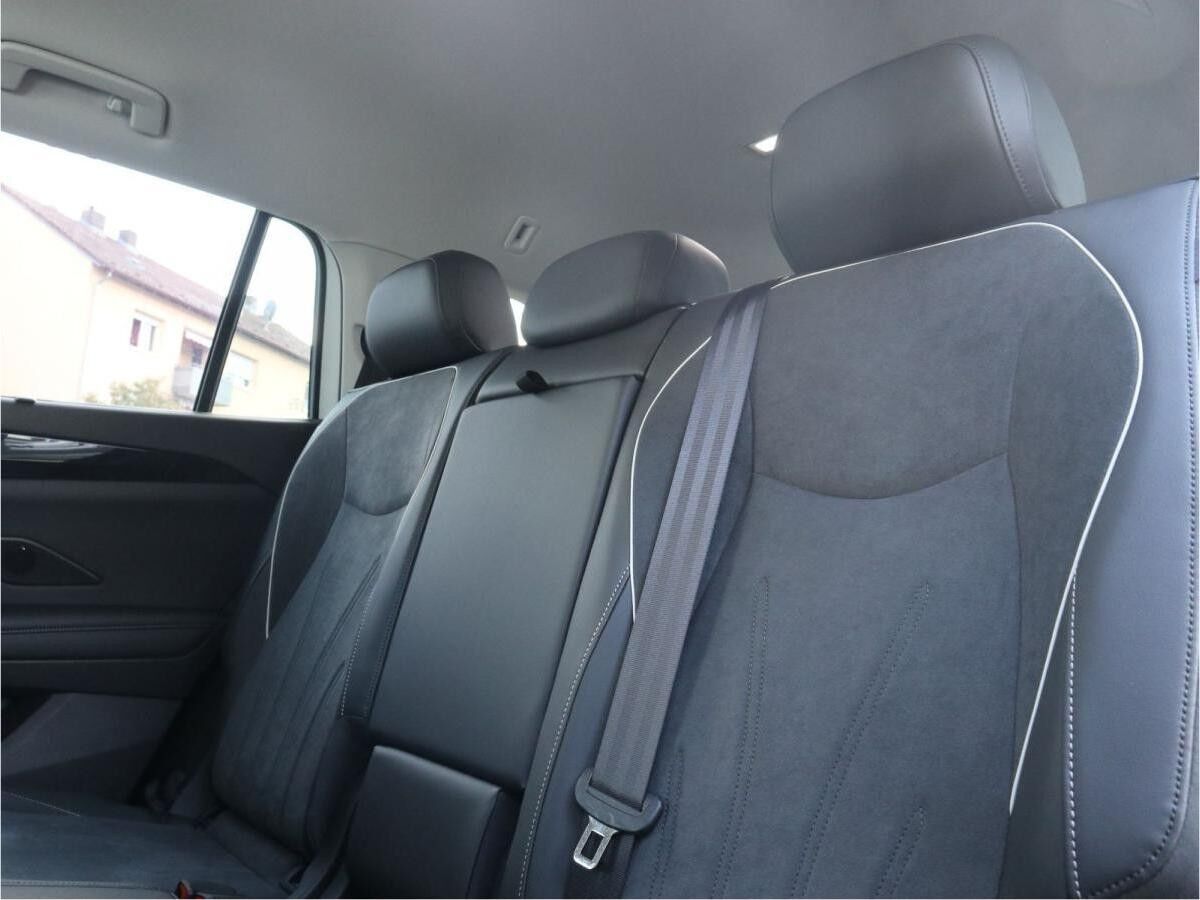 Volkswagen Tayron Elegance 1,5 l eTSI OPF (150 PS) DSG*AHK*WINTERRÄDER*7-SITZER*NAVI* Volkswagen Tayron Elegance 1,5 l eTSI OPF (150 PS) DSG*AHK*WINTERRÄDER*7-SITZER*NAVI*