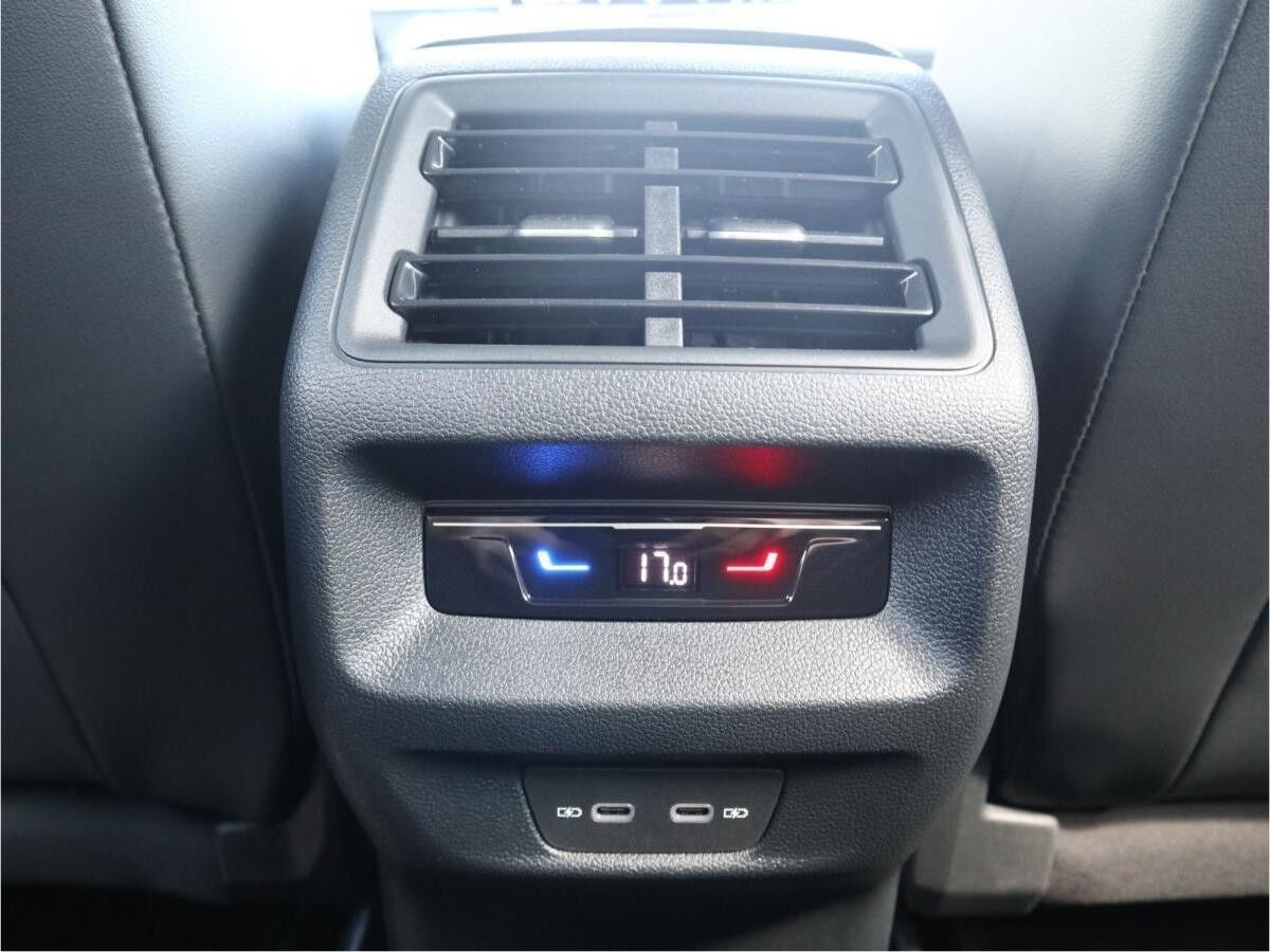 Volkswagen Tayron Elegance 1,5 l eTSI OPF (150 PS) DSG*AHK*WINTERRÄDER*7-SITZER*NAVI* Volkswagen Tayron Elegance 1,5 l eTSI OPF (150 PS) DSG*AHK*WINTERRÄDER*7-SITZER*NAVI*