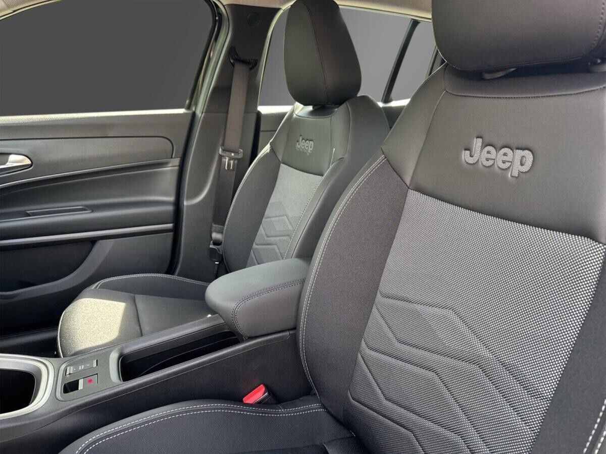 Jeep Avenger Altitude Winterpaket Infotainment Paket Wärmepumpe