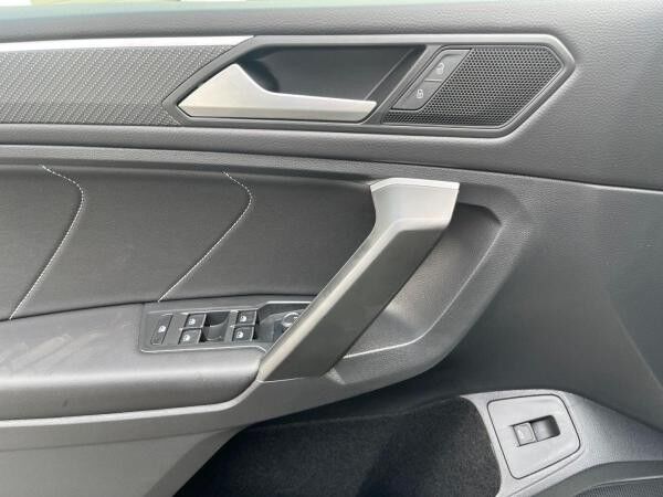 Volkswagen Tiguan Allspace 2.0 TSI DSG R-Line 4Motion Navi AHK IQ.LIGHT - LED-Matrix-Scheinwerfer Standheizung