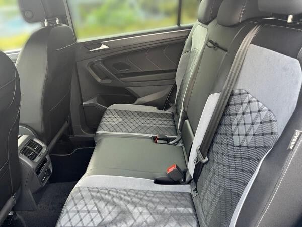Volkswagen Tiguan Allspace 2.0 TSI DSG R-Line 4Motion Navi AHK IQ.LIGHT - LED-Matrix-Scheinwerfer Standheizung
