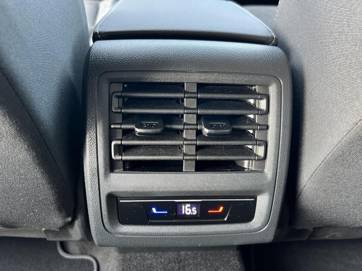 Volkswagen Golf VIII 1.0 TSI ACC+SHZ+PANORAMA+PDC+NAVI+GJR Volkswagen Golf VIII 1.0 TSI ACC+SHZ+PANORAMA+PDC+NAVI+GJR