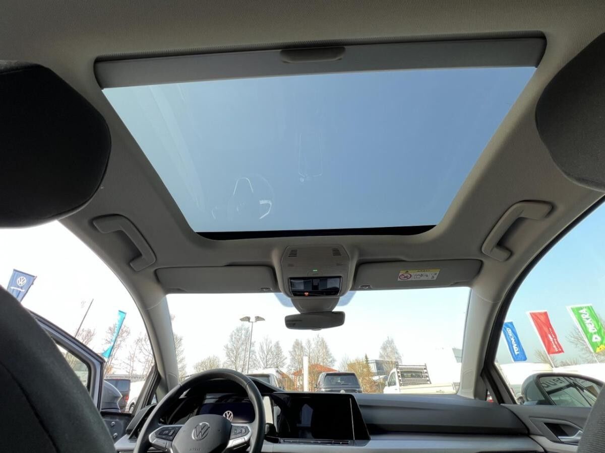 Volkswagen Golf VIII 1.0 TSI ACC+SHZ+PANORAMA+PDC+NAVI+GJR Volkswagen Golf VIII 1.0 TSI ACC+SHZ+PANORAMA+PDC+NAVI+GJR