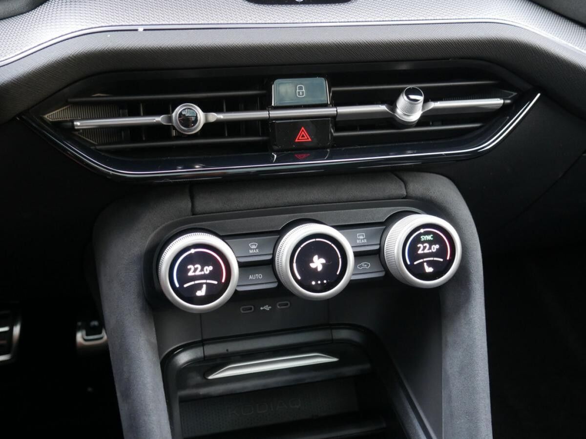 Skoda Kodiaq 2.0 TDI Sportline 4X4 AHK HUD LED PANO *853*