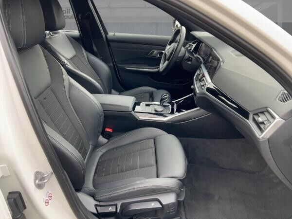 BMW 330 e Touring Sport Line LED SHZ PDC Navi